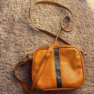 Double pocket crossbody